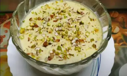 सिर्फ दूध से तैयार करें स्वादिष्ट और लच्छेदार रबड़ी, जानें मिनटों में 1 किलो रबड़ी बनाने की आसान विधि सिर्फ दूध से तैयार करें स्वादिष्ट और लच्छेदार रबड़ी, जानें मिनटों में 1 किलो रबड़ी बनाने की आसान विधि
