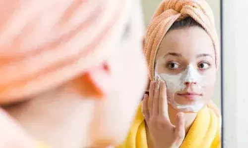 सर्दियों में भी चाहते हैं ग्लोइंग एंड हाइड्रेटेड स्किन, तो घर पर बनाएं ये कमाल के फेस पैक, चेहरा दिखेगा प्यारा-प्यारा सर्दियों में भी चाहते हैं ग्लोइंग एंड हाइड्रेटेड स्किन, तो घर पर बनाएं ये कमाल के फेस पैक, चेहरा दिखेगा प्यारा-प्यारा