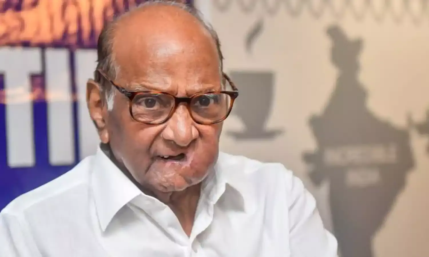बिटकॉइन घोटाला - जो अधिकारी जेल में था, उस पर कैसे विश्वास करेें, पवार का पलटवार