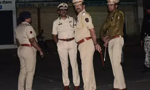 अमरावती के स्लम एरिया में चली ड्रोन पेट्रोलिंग, जगह-जगह तगड़ा बंदोबस्त अमरावती के स्लम एरिया में चली ड्रोन पेट्रोलिंग, जगह-जगह तगड़ा बंदोबस्त