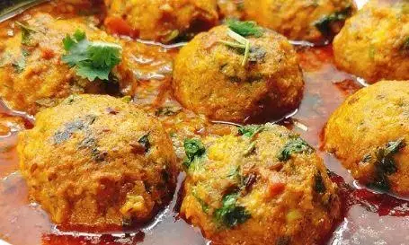 नॉर्मल कोफ्ते खा-खाकर हो गए हैं बोर, तो ठंड के मौसम में घर पर बनाएं गोभी और मटर के एकदम स्वादिष्ट कोफ्ते