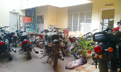 रंगदारी नहीं देने पर नहर निर्माण में लगे मजदूरों से मारपीट, कार में भी की तोड़फ़ोड़, आधा दर्जन आरोपियों पर अपराध दर्ज रंगदारी नहीं देने पर नहर निर्माण में लगे मजदूरों से मारपीट, कार में भी की तोड़फ़ोड़, आधा दर्जन आरोपियों पर अपराध दर्ज