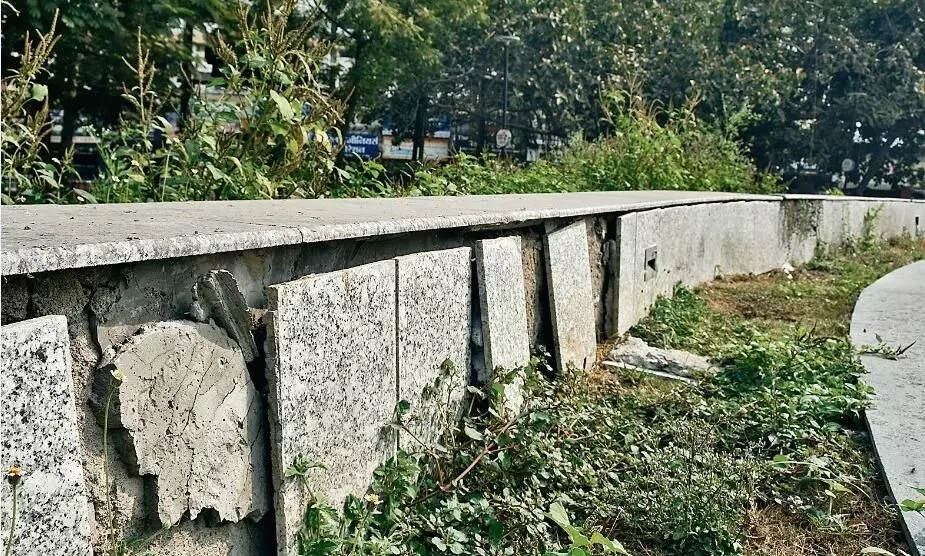 दो साल में ही उजड़ने लगा एक करोड़ से बना पार्क दो साल में ही उजड़ने लगा एक करोड़ से बना पार्क