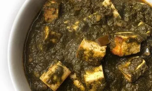 ठंड के मौसम में बनाना चाहते हैं फ्रेश पालक से कुछ अच्छा, तो घर पर ही बनाएं मार्केट स्टाइल पालक पनीर