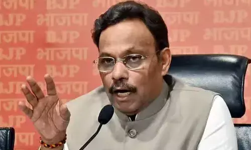 पैसे बांटने के आरोप पर बीजेपी नेता विनोद तावड़े ने कांग्रेस नेताओं को   मानहानि का नोटिस भेजा पैसे बांटने के आरोप पर बीजेपी नेता विनोद तावड़े ने कांग्रेस नेताओं को   मानहानि का नोटिस भेजा