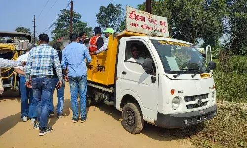 वज्र वाहन, 200 से ज्यादा कर्मचारी-अधिकारी, चार घंटे का इंतजार, तोड़ने की आई बारी तो वापस लौटा अमला