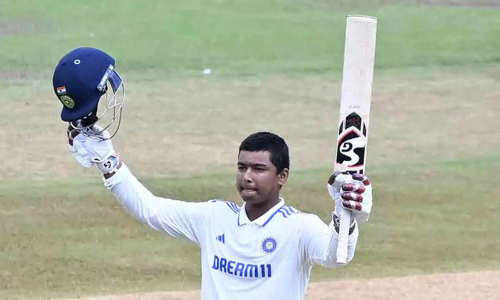 कौन हैं वैभव सूर्यवंशी? 13 साल के इस बच्चे के लिए क्यों भिड़े राजस्थान रॉयल्स और दिल्ली कैपिटल्स?