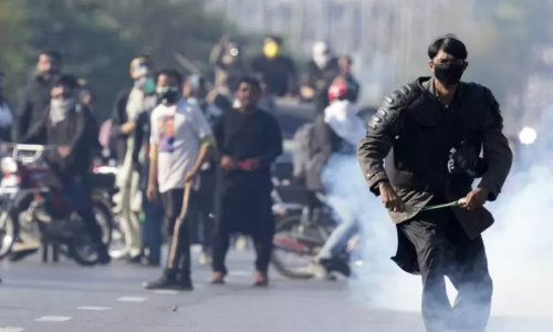 पाकिस्तान में हिंसक प्रदर्शन के बाद वापस लौटी श्रीलंकाई टीम, पूर्व पीएम इमरान खान के समर्थकों ने सड़कों पर किया विरोध प्रदर्शन