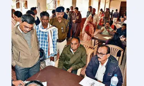 बिना अनुमति खेत से निकाल दी पेयजल की पाइप लाइन, भूमि हो रही बर्बाद बिना अनुमति खेत से निकाल दी पेयजल की पाइप लाइन, भूमि हो रही बर्बाद