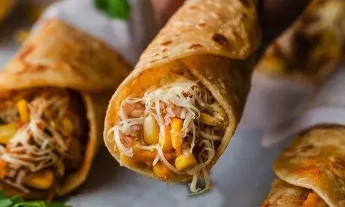 अब स्ट्रीट स्टाइल आलू कॉर्न चीज स्प्रिंग रोल घर पर, बस इस सीक्रेट रेसिपी को करें फॉलो