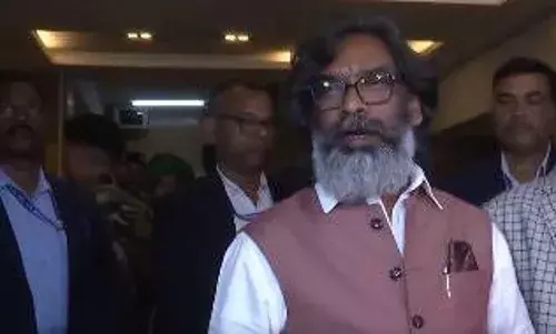 मुख्यमंत्री की शपथ लेते ही हेमंत सोरेन ने नौकरी और परीक्षाओं को लेकर किया बड़ा ऐलान मुख्यमंत्री की शपथ लेते ही हेमंत सोरेन ने नौकरी और परीक्षाओं को लेकर किया बड़ा ऐलान