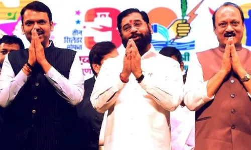 कैसे सीएम पद की रेस में आगे निकले फडणवीस, क्यों बैकफुट पर आए शिंदे? 5 प्वाइंट्स से समझें