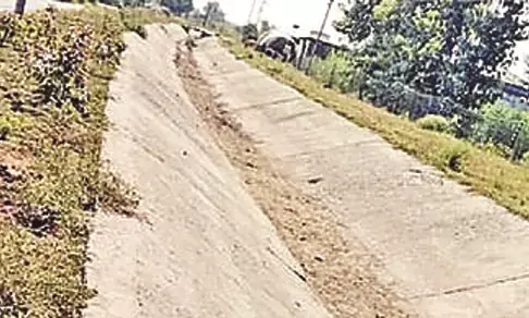 भंडारा के पिंपरी चुन्नी की बायीं नहर में छह माह में ही पड़ गईं दरारें