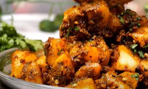 ठंड के मौसम में नाश्ते में चाय के साथ इन मसालेदार आलू से खाएं पूड़ी या पराठा, नाश्ते का स्वाद हो जाएगा दोगुना