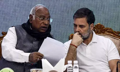 कांग्रेस में ऊपर से नीचे तक बदलाव की जरूरत, महाराष्ट्र-हरियाणा में मिली करारी शिकस्त के बाद बोले खरगे कांग्रेस में ऊपर से नीचे तक बदलाव की जरूरत, महाराष्ट्र-हरियाणा में मिली करारी शिकस्त के बाद बोले खरगे