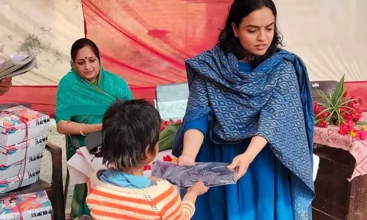 समर्पण संस्था द्वारा बच्चों को वितरित किए गए स्वेटर समर्पण संस्था द्वारा बच्चों को वितरित किए गए स्वेटर