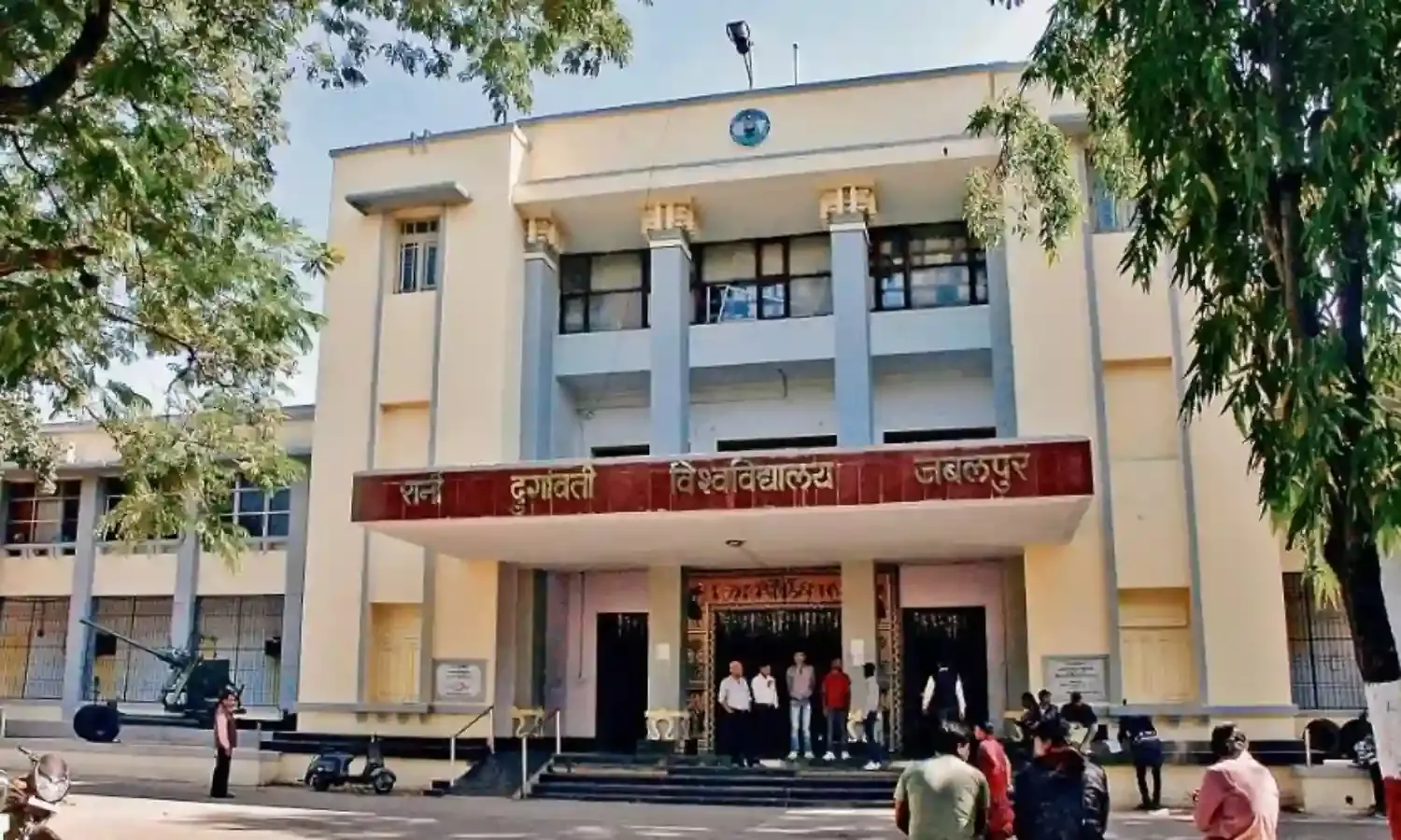 अपनों को उपकृत करने मनमाने तरीके से रख लिए गेस्ट और विजिटिंग फैकल्टी
