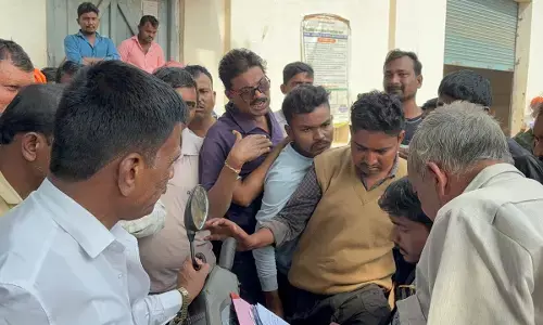 समर्थन मूल्य धान खरीदी केंद्र पर किसानों ने मचाया हंगामा