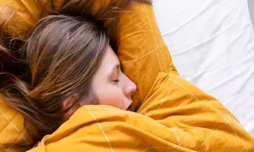 सर्दियों में सुबह उठने में होती है परेशानी, तो अपनाएं ये टिप्स, आसान हो जाएगा सुबह जागना