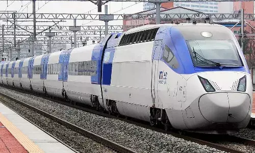 कंडक्टर गया कुछ मिनट के लिए वॉशरूम, तो लेट हो गईं करीब 125 ट्रेनें, यात्रियों की बढ़ गई परेशानी