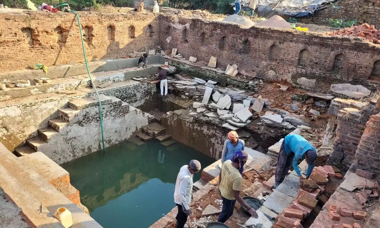 जल गंगा संवर्धन अभियान से प्राचीन चौपडे में निकाला निर्मल जल जल गंगा संवर्धन अभियान से प्राचीन चौपडे में निकाला निर्मल जल