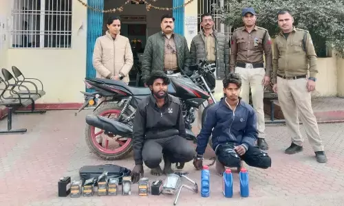 बाइक शोरूम में चोरी के 2 आरोपी गिरफ्तार, 3.50 लाख का सामान बरामद बाइक शोरूम में चोरी के 2 आरोपी गिरफ्तार, 3.50 लाख का सामान बरामद