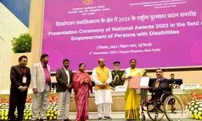 दिव्यांगजनों के सशक्तिकरण के लिए पुरस्कार से सम्मानित छतरपुर जिले के डॉ संजय कुमार शर्मा