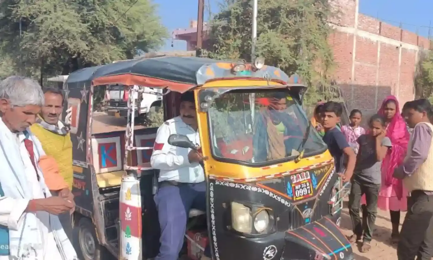 यातायात पुलिस द्वारा वाहन चैकिंग कर की गई कार्यवाही