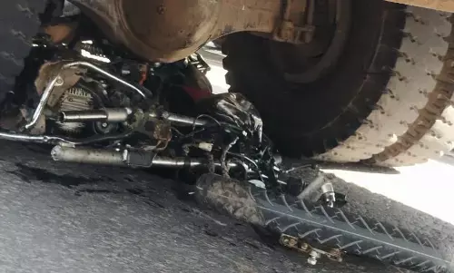 तेज रफ्तार बस की चपेट में आने से बाइक सवार की मौत तेज रफ्तार बस की चपेट में आने से बाइक सवार की मौत