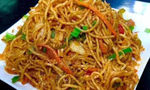 घर पर बनाएं चाइनीज स्टाइल चटपटी मसाला मैगी, जानें रेसिपी