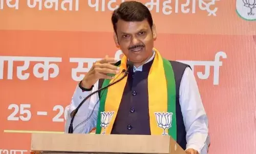 शपथ के बाद एक्टिव मोड में फडणवीस, कुछ ही देर में होगी पहली कैबिनेट बैठक शपथ के बाद एक्टिव मोड में फडणवीस, कुछ ही देर में होगी पहली कैबिनेट बैठक