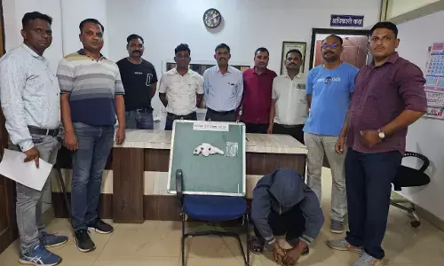 एलसीबी की टीम ने नाकाबंदी कर कुख्यात अपराधी को पिस्तौल और कारतूस के साथ पकड़ा