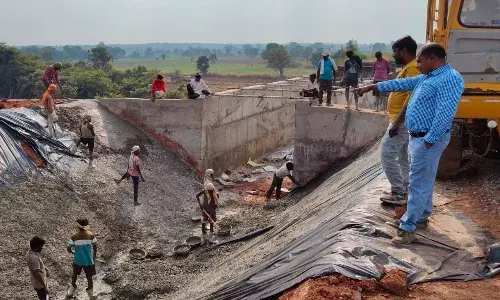 पलारी में प्रशासन की निगरानी में नहर की मरम्मत का काम शुरू पलारी में प्रशासन की निगरानी में नहर की मरम्मत का काम शुरू
