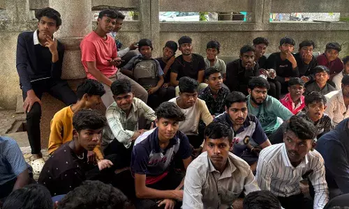 छात्रावास में नहीं मिल रहा ढंग का भोजन, छात्रों ने किया आंदोलन