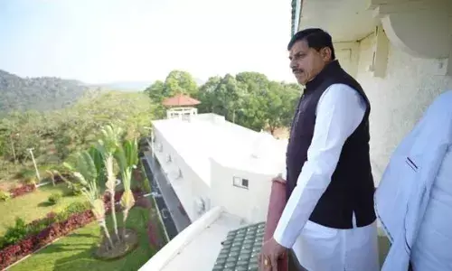 मुख्यमंत्री डॉ. यादव ने पचमढ़ी में राजभवन और रविशंकर भवन (मुख्यमंत्री आवास) का लिया जायजा मुख्यमंत्री डॉ. यादव ने पचमढ़ी में राजभवन और रविशंकर भवन (मुख्यमंत्री आवास) का लिया जायजा