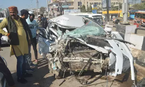 हाइवा की टक्कर से कार सवार पटवारी की मौत हाइवा की टक्कर से कार सवार पटवारी की मौत