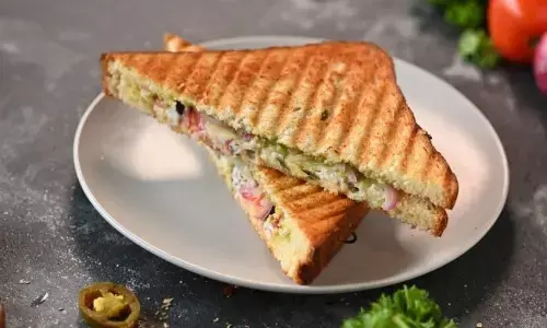 सर्दियों में बनाएं चटपटा और गरमा-गरम सैंडविच, बच्चों के साथ बड़ों को भी आ जाएगा आनंद सर्दियों में बनाएं चटपटा और गरमा-गरम सैंडविच, बच्चों के साथ बड़ों को भी आ जाएगा आनंद