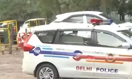 दिल्ली के कई स्कूलों को ई-मेल के ज़रिए बम से उड़ाने की मिली धमकी