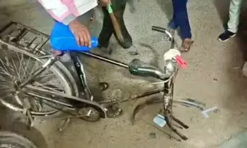 शख्स की ऐसी चीज हुई चोरी कि पूछने पर लोगों की निकल गई हंसी, पुलिस थाने गया तो पुलिस हुई हैरान, बोली ये बात... शख्स की ऐसी चीज हुई चोरी कि पूछने पर लोगों की निकल गई हंसी, पुलिस थाने गया तो पुलिस हुई हैरान, बोली ये बात...