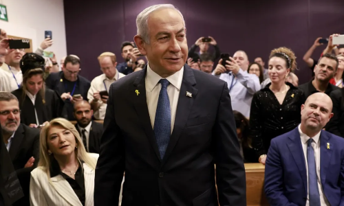 भ्रष्टाचार के आरोपों में फंसे नेतन्याहू पहुंचे कोर्ट, कटघरे में खड़े होकर दी गवाही