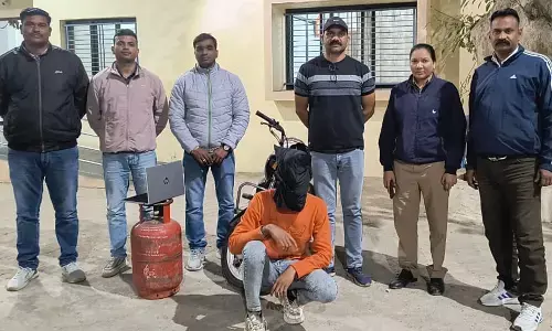 किरायेदार ही निकला चोर, प्रेमी युगल को पुलिस ने किया गिरफ्तार किरायेदार ही निकला चोर, प्रेमी युगल को पुलिस ने किया गिरफ्तार