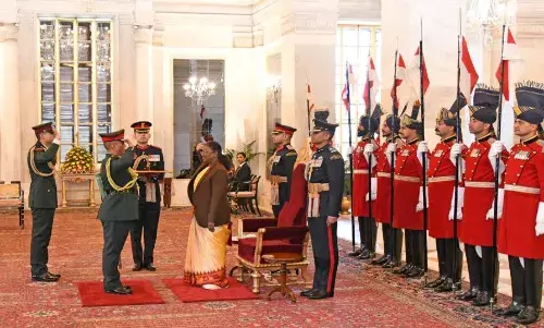 राष्ट्रपति मुर्मु ने नेपाल आर्मी चीफ को भारतीय सेना के जनरल का मानद रैंक प्रदान किया