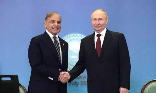 चीन के बाद पाकिस्तान के साथ भी संबंध सुधार रहा रूस, दुश्मन देशों के साथ पुतिन की नजदीकी से बढ़ी भारत की चिंता!