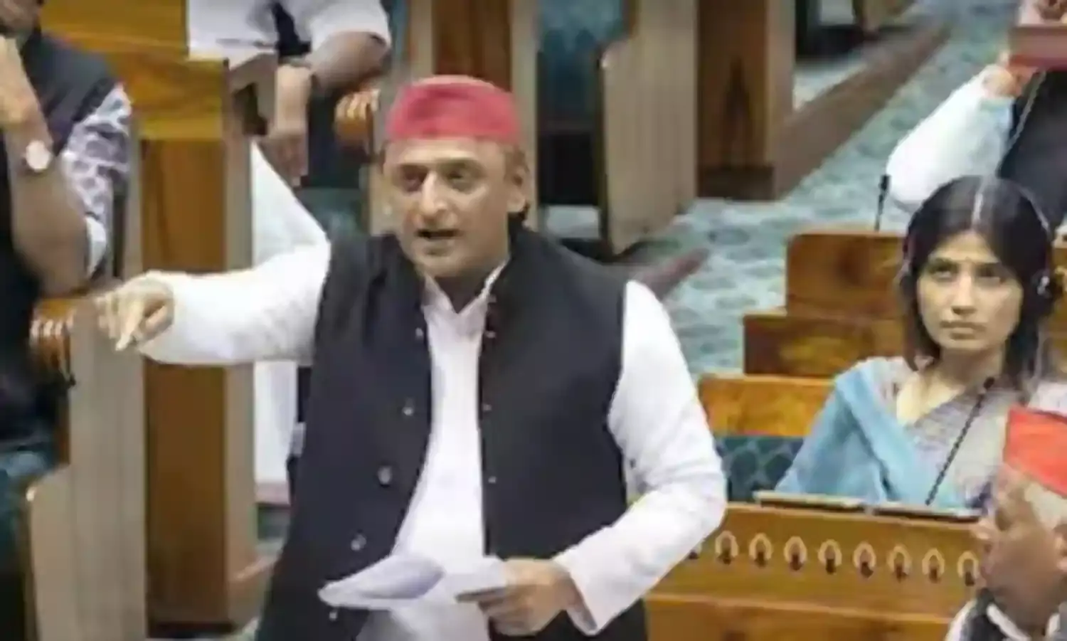संविधान पर भाषण के बहाने अखिलेश यादव का भाजपा पर हमला, PDA से लेकर देश की सीमाओं से जुड़े मुद्दों पर घेरा