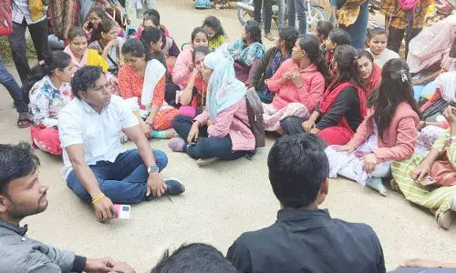मुख्यमंत्री युवा कार्य प्रशिक्षण योजना में बेरोजगारों से धोखाधड़ी , धरना आंदोलन
