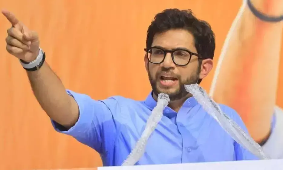 मुंबई मनपा की खराब सड़कों के निर्माण की जांच ईओडब्लू से कराएं- आदित्य ठाकरे मुंबई मनपा की खराब सड़कों के निर्माण की जांच ईओडब्लू से कराएं- आदित्य ठाकरे