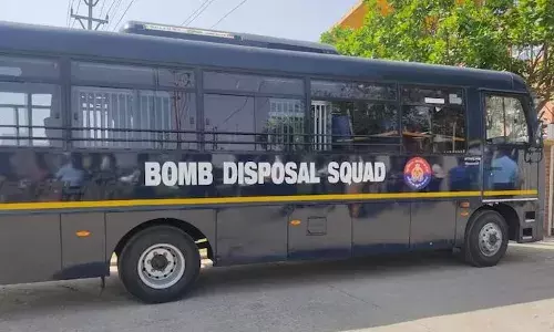 दिल्ली पब्लिक समेत कई स्कूलों को फिर मिला बम से उड़ाने का धमकी भरा ईमेल, जांच में जुटी पुलिस दिल्ली पब्लिक समेत कई स्कूलों को फिर मिला बम से उड़ाने का धमकी भरा ईमेल, जांच में जुटी पुलिस