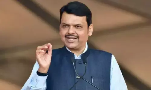 रेलवे की नोटिस रद्द, नहीं टूटेगा दादर का हनुमान मंदिर, नियमितीकरण किया जाएगा- फडणवीस