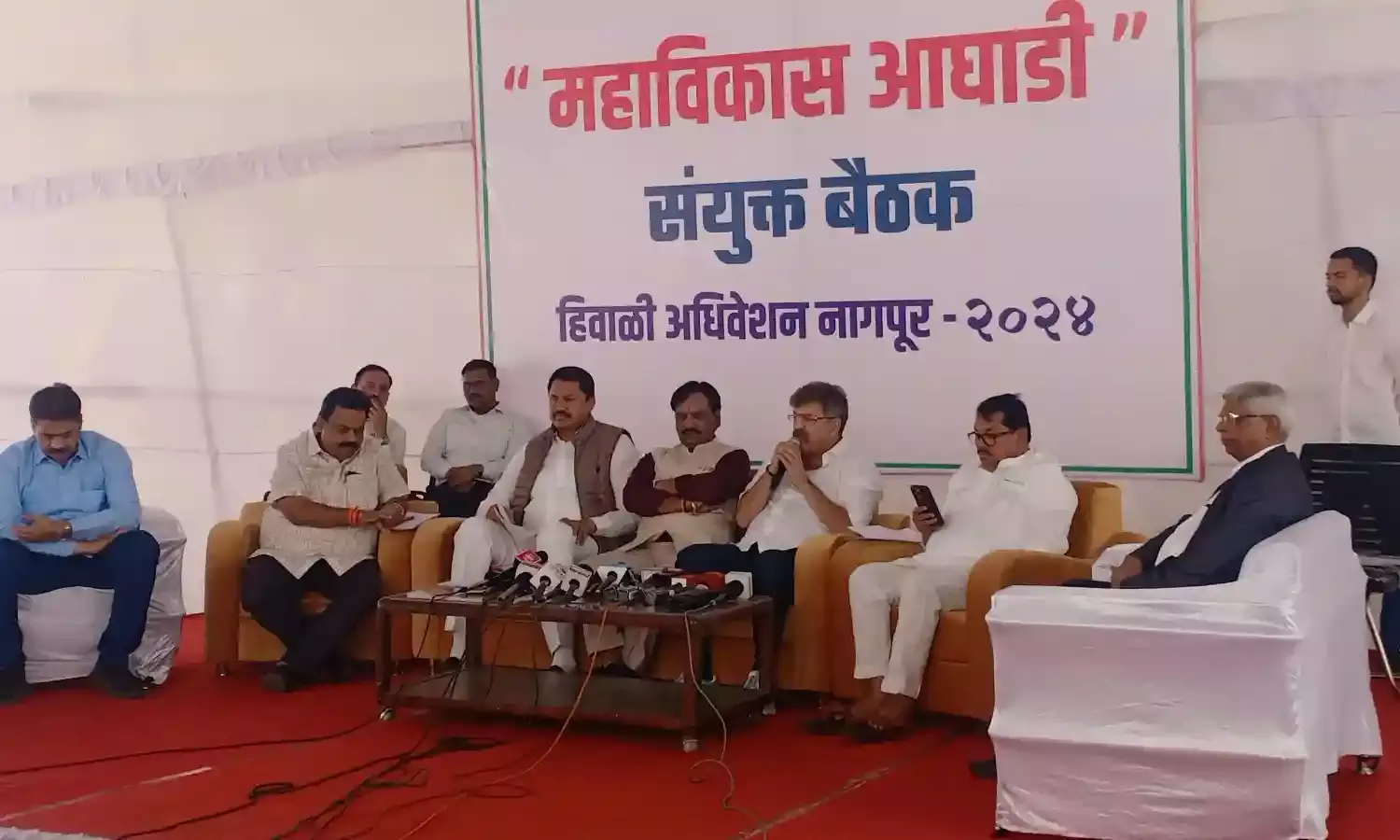 यह खूनी सरकार, विपक्ष ने किया चाय बहिष्कार - बीड हत्याकांडों में सीबीआई जांच की मांग