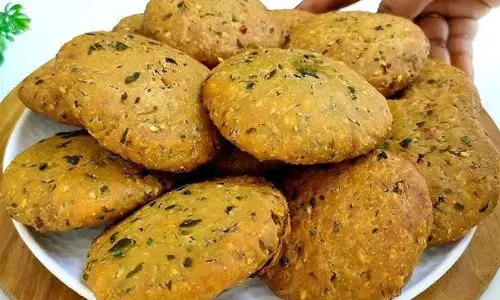 घर पर बनाना चाहते हैं मेथी की खस्ता कचौड़ी, तो इस रेसिपी को करें ट्राई, बच्चे हो जाएंगे खुश